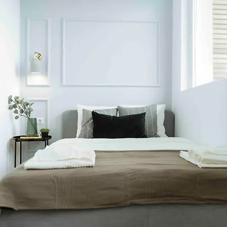 Lejlighed Sunny 2br Flat - Location - Netflix + Balcony Bukarest