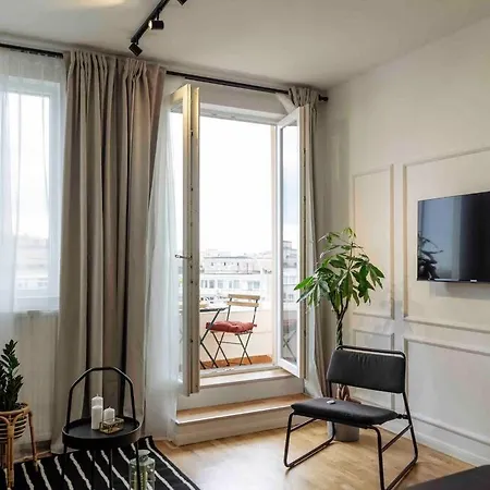 Apartment Sunny 2br Flat - Location - Netflix + Balcony *