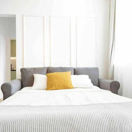 Sunny 2br Flat - Location - Netflix + Balcony