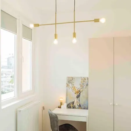 Sunny 2br Flat - Location - Netflix + Balcony Lejlighed