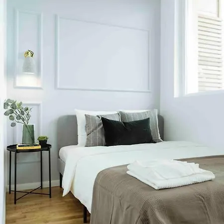 Sunny 2br Flat - Location - Netflix + Balcony Apartment Bucharest
