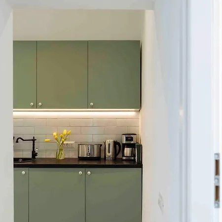 Sunny 2br Flat - Location - Netflix + Balcony Lejlighed Bukarest
