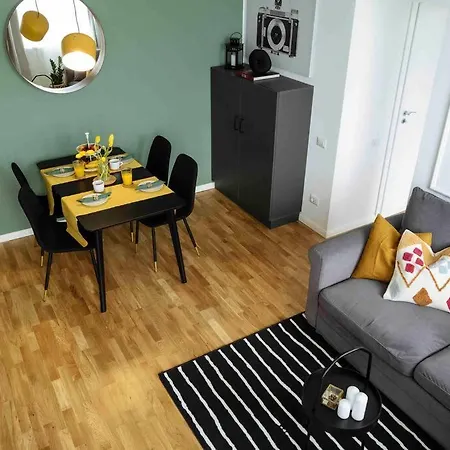 Sunny 2br Flat - Location - Netflix + Balcony Lejlighed
