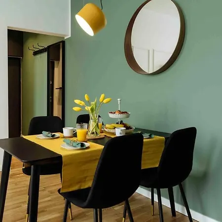 Sunny 2br Flat - Location - Netflix + Balcony Apartment Bucharest