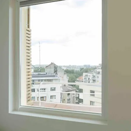 Sunny 2br Flat - Location - Netflix + Balcony * Bucharest