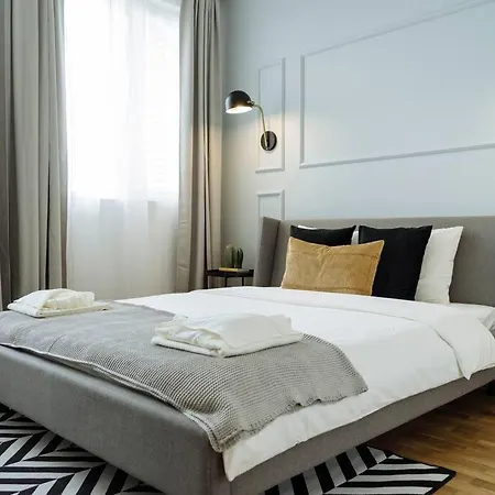 Sunny 2br Flat - Location - Netflix + Balcony * Bucharest