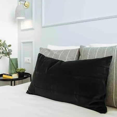Sunny 2br Flat - Location - Netflix + Balcony *