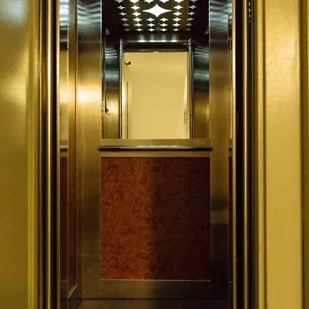 Sunny 2br Flat - Location - Netflix + Balcony Apartment *