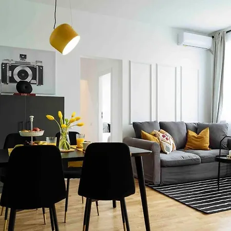 Lejlighed Sunny 2br Flat - Location - Netflix + Balcony Bukarest