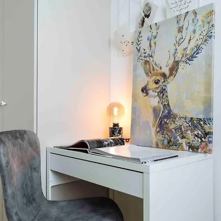 Sunny 2br Flat - Location - Netflix + Balcony