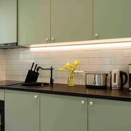 Sunny 2br Flat - Location - Netflix + Balcony Lejlighed Bukarest