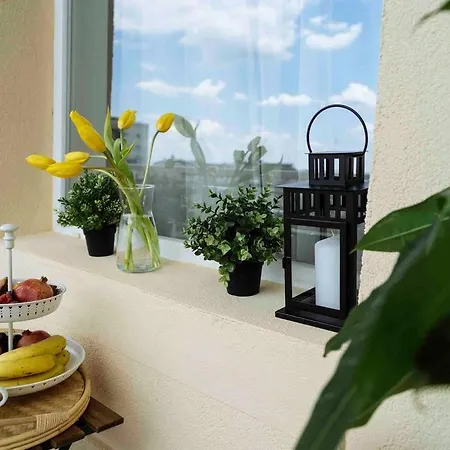 Sunny 2br Flat - Location - Netflix + Balcony