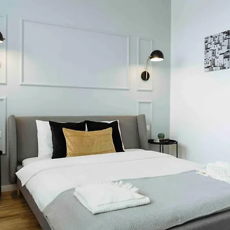 Sunny 2br Flat - Location - Netflix + Balcony *