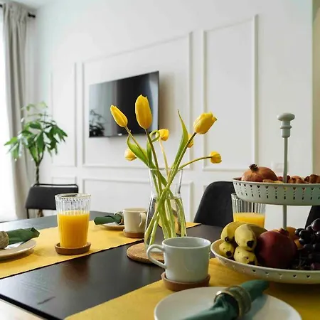 Sunny 2br Flat - Location - Netflix + Balcony